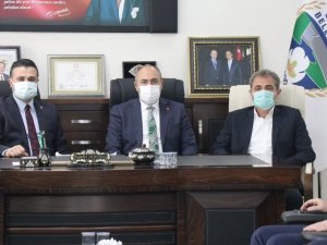 Aday olmayacağını açıklayan il başkanı helallik istedi