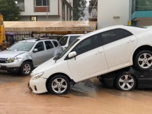 İzmir’de görülmemiş sel felaketi: Vali Köşger ve Başkan Çalkaya’dan inceleme