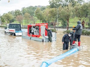 İzmir’de selin ardından ekipler teyakkuzda: Başkan Soyer o noktayı inceledi