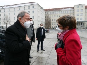 Milli Savunma Bakanı Akar, Alman mevkidaşı Karrenbauer ile görüştü