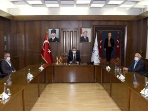Vali Aksoy muhtarları dinledi