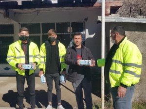 Hilal Belediyesi vatandaşlara maske dağıttı