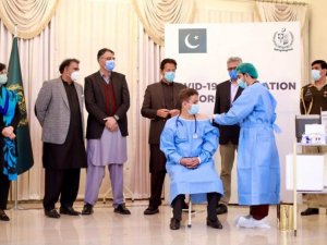 Pakistan’da Covid-19’a karşı aşılamalar başladı