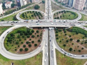 Sel sularına teslim olan kavşak hiç sel yaşanmamış gibi