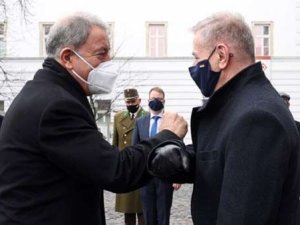 Bakan Akar, Macaristan Savunma Bakanı Benko ile görüştü