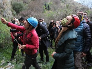 Milli sporcu Özbay adına ’Dokuz Eylül’ kayalıkları tırmanışı