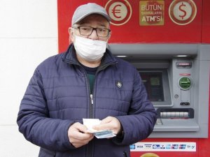 Emekli vatandaştan örnek davranış