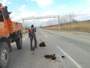 Hisarcık’ta asfalt yama çalışması