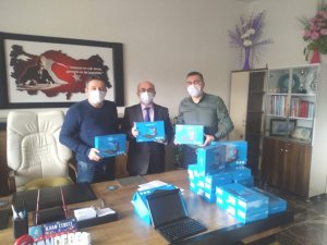 Tavşanlı Ticaret ve Sanayi Odası’ndan Hisarcık’taki öğrencilere tablet desteği