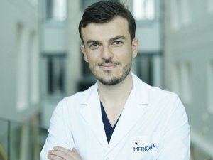 Korona virüs göz yoluyla da bulaşıyor