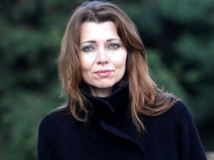 Ünlü yazar Elif Şafak mahkeme tarafından bulunamıyor