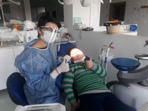 Çocuklarda düzenli diş muayenesi önemli