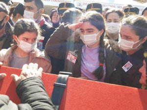 Şehit babaya kızından son ‘selam’