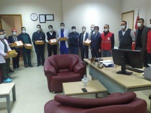 Kızılay’dan sağlık çalışanlarına ikram paketi