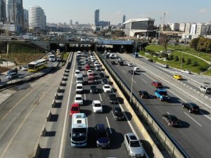 İstanbul’da 56 saatlik kısıtlama öncesi trafik yoğunluğu erken başladı