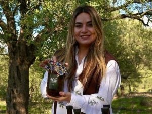 Londra’da dil eğitimi aldı, baba ocağına dönüp zeytinyağı işine girdi