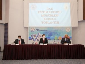 Okul müdürleriyle bir araya geldi