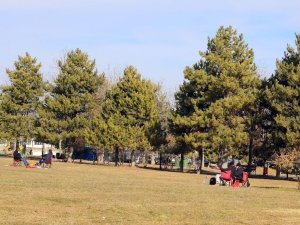 Ahlatlıbel Atatürk Parkı bahara hazırlanıyor