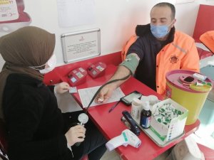 Temizlik için sıvanan kollar bu kez kan bağışı için sıvandı