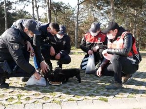 Polislerden can dostlarına yardım eli