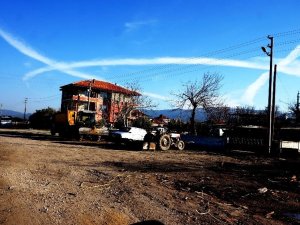 Sarıgöl semalarındaki uçak izleri ilgi odağı oldu