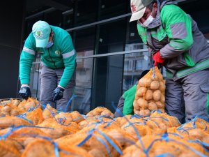 Mamak Belediyesi’nden 3 bin 800 haneye 150 ton patates desteği