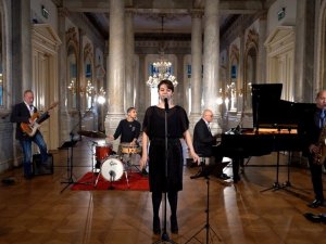 Beyoğlu Online Standards İpek Göztepe Konseri sanatseverlerle buluştu