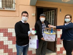 Başkan Atay, 74 yaşındaki Kolhan’a makamındaki bülbülü hediye etti