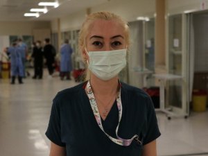 Yoğun bakımdaki hastalar hemşirelerden ayrılmak istemiyor