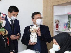 Vali Çiçek: “Bu şehirde her şey kadınlarla güzelleşecek”