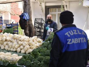 Tuzla’da pazar denetimleri ile etiketsiz ürün satışının önüne geçiliyor