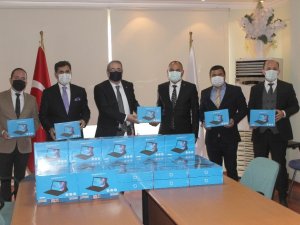 Salihli Ticaret Borsası’ndan eğitime tablet desteği