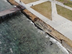 Avcılar Sahil Parkı’nda fırtına sonrası korkutan görüntü