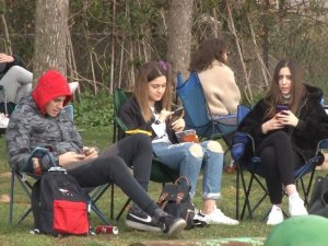 Caddebostan sahili doldu taştı, korona virüs unutuldu