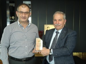 Başkan Demirtaş’tan Yeşilyurt’a teşekkür plaketi