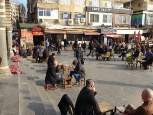 Diyarbakır’da tedbirler hiçe sayıldı, ’korona meydanı’ kuruldu