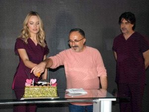 Şebnem Schaefer’a çekim sırasında sürpriz doğum günü