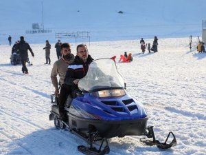 Bakan Kasapoğlu Hesarek Kayak Merkezi’nde incelemelerde bulundu