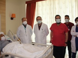Erzurum’da pandemi sürecinde ilk defa yurt dışından gelen hasta ameliyat edildi