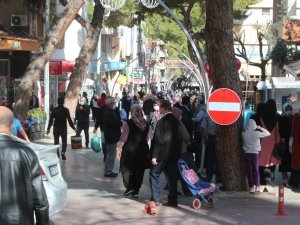 Alaşehir’de tehlikeli kalabalık