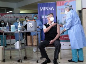 Peru Devlet Başkanı Sagasti Covid-19 aşısı oldu