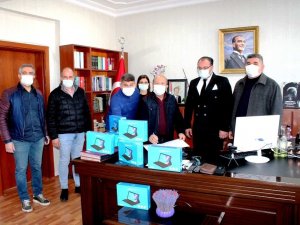 Sarıgöllü öğrencilere klavyeli tablet bilgisayar desteği