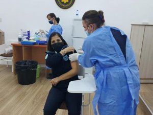 KKTC’de polisler aşılanmaya başladı