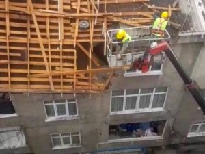 İBB, AK Partili belediyelerin yönettiği ilçelerdeki çatı uçmalarına müdahale etmedi