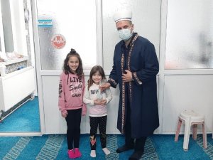 Kendileri küçük, gönülleri büyük