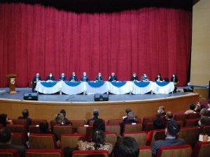 İzmir Valisi, depremzedelerle buluştu