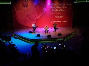Bodrum Belediyesi yerel sanatçıların yanında