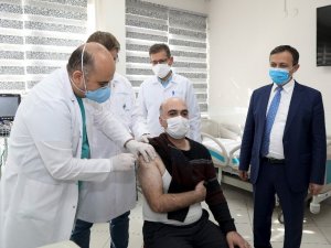 Yerli aşıda Faz-2 çalışmasının ilk dozu gönüllülere uygulanmaya başlandı