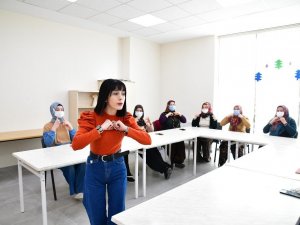 Mamak’ta işaret dili eğitimleri başladı