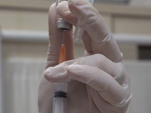 Korona virüs aşısı sağlık çalışanlarına umut oldu